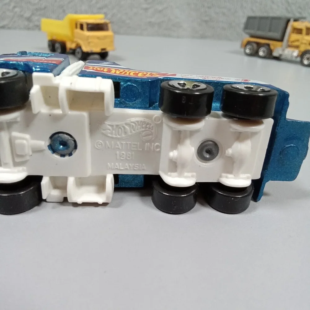 Vintage 1981 Matchbox Peterbilt Dirty Dumper Hot Wheels Tow Truck‎ Lot of 3